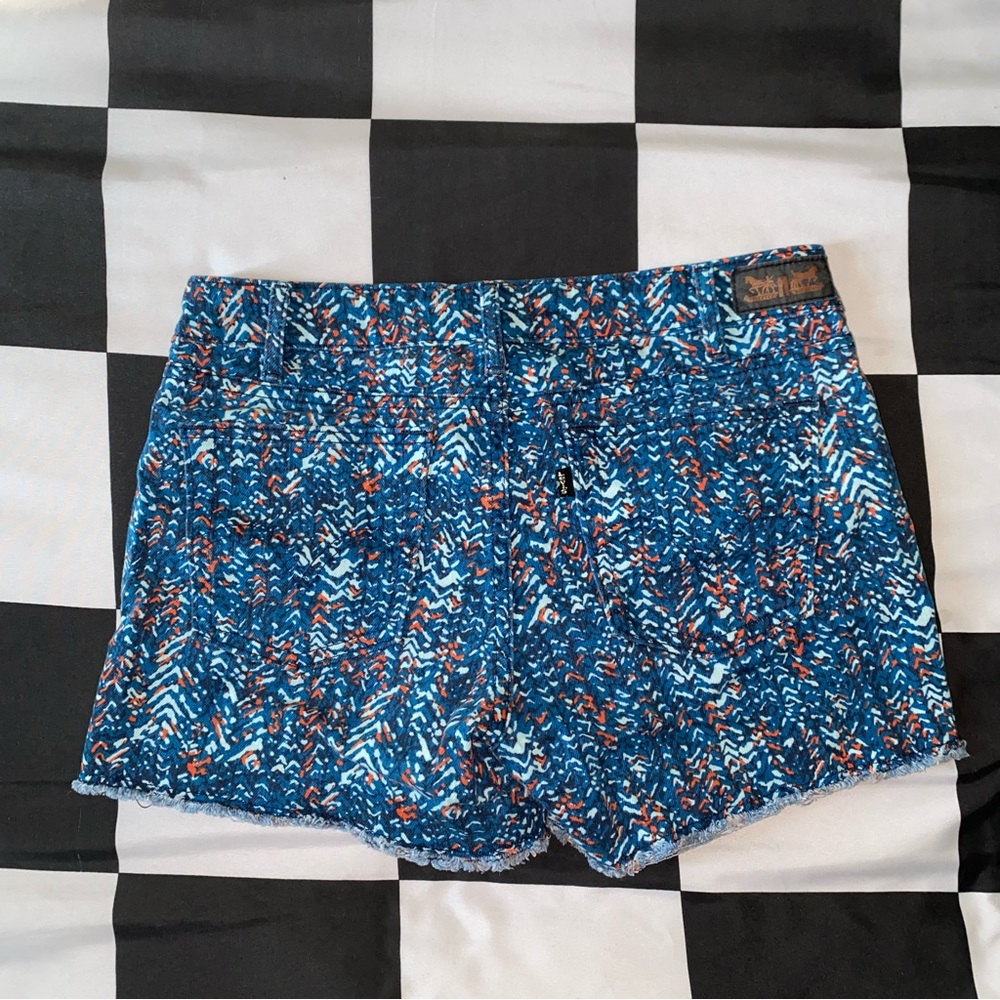Shorts with cool pattern - Picture 2 of 4